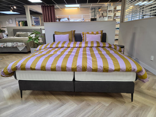 Beddelicious Cosmos box, vlakke uitvoering incl. hoofdbord. Geen matrassen!  Showmodel