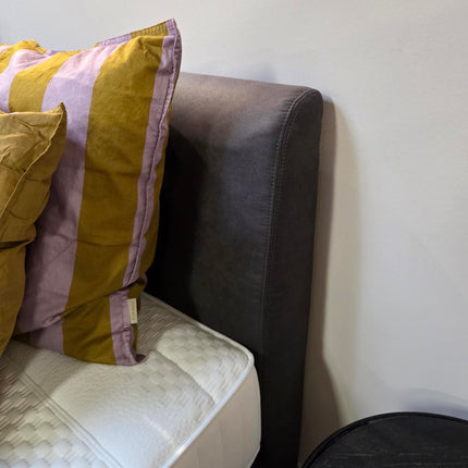 Beddelicious Cosmos box, vlakke uitvoering incl. hoofdbord. Geen matrassen!  Showmodel