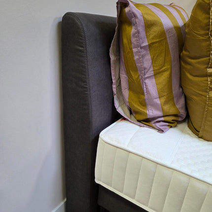 Beddelicious Cosmos box, vlakke uitvoering incl. hoofdbord. Geen matrassen!  Showmodel