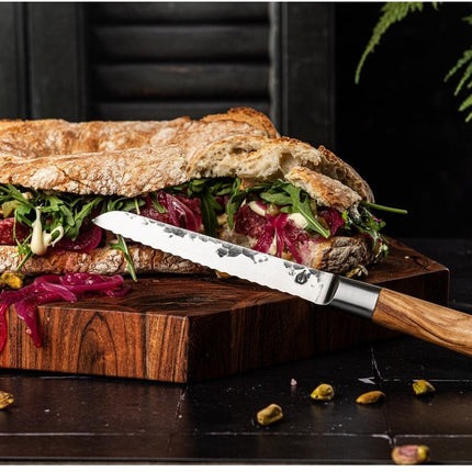 Forged Olive Universeel mes gekarteld