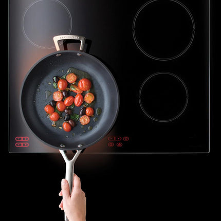 Le Creuset Les Forgées sauteerpan anti-aanbaklaag - Ø 24 cm / 2,3 l.