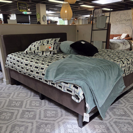 SLP vlakke boxspring Stoer 180x210 cm - Showmodel, met matrassen mogelijk!
